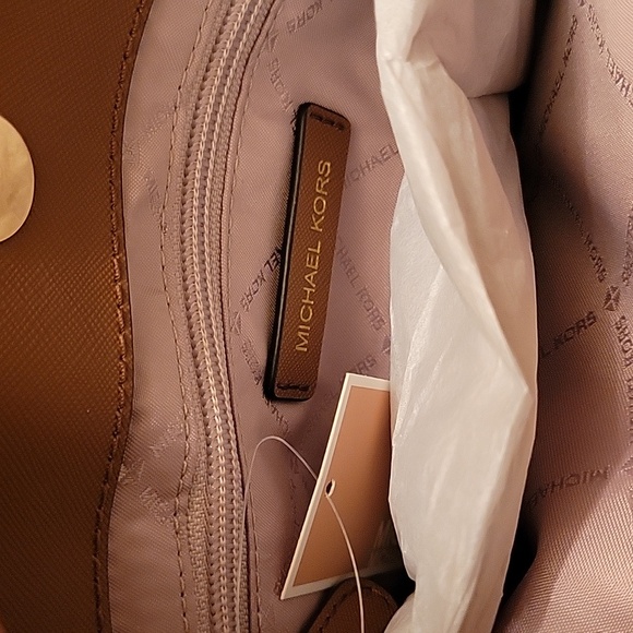 Michael Kors Lynn Satchel - Picture 9 of 16